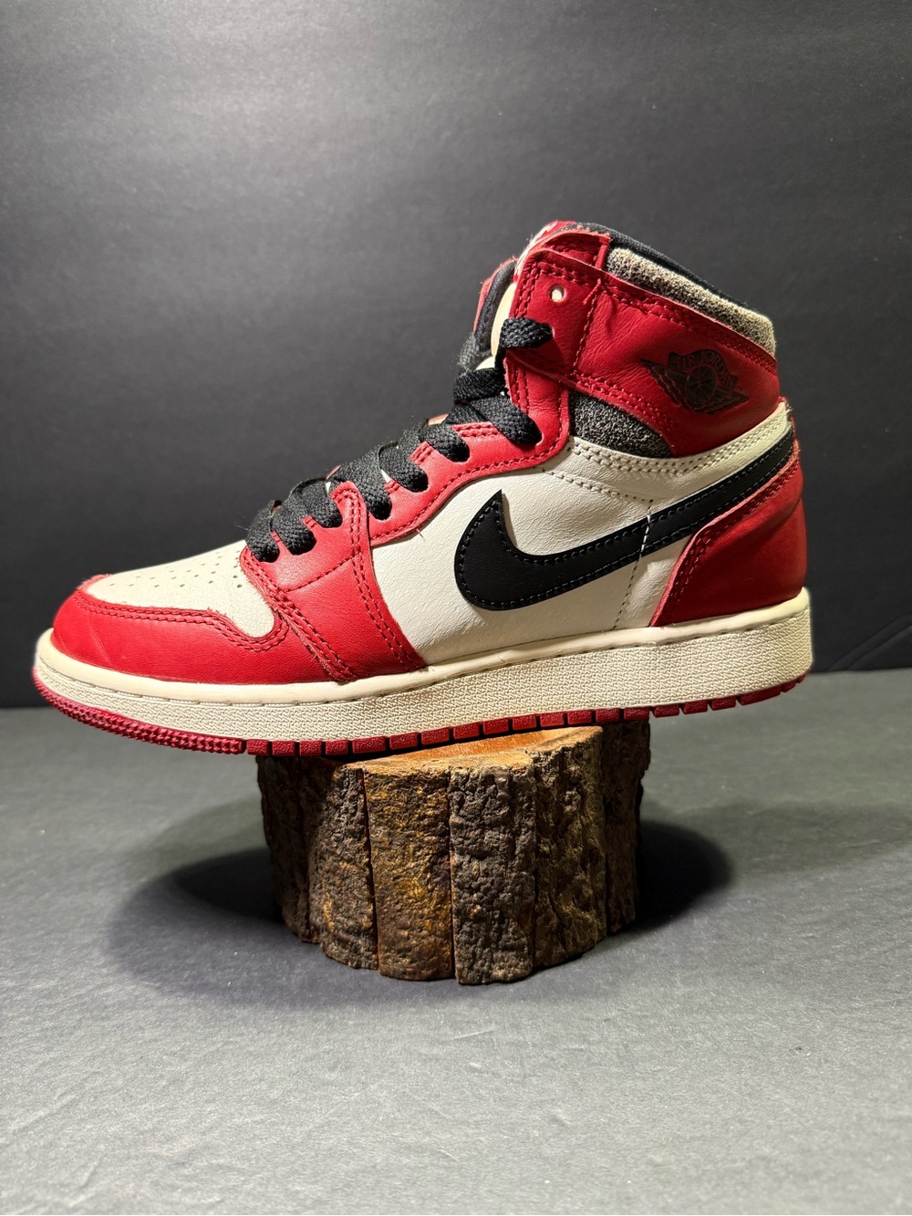 Jordan 1 Retro High OG “ Chicago “ Sneakers Shoe Size- 6.5 Women’s or Youth 5Y